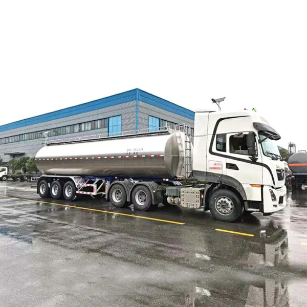 Dongfeng Tractor with 3 Axle 33m3 Milk Transport Tank Semi-Trailer for Sale