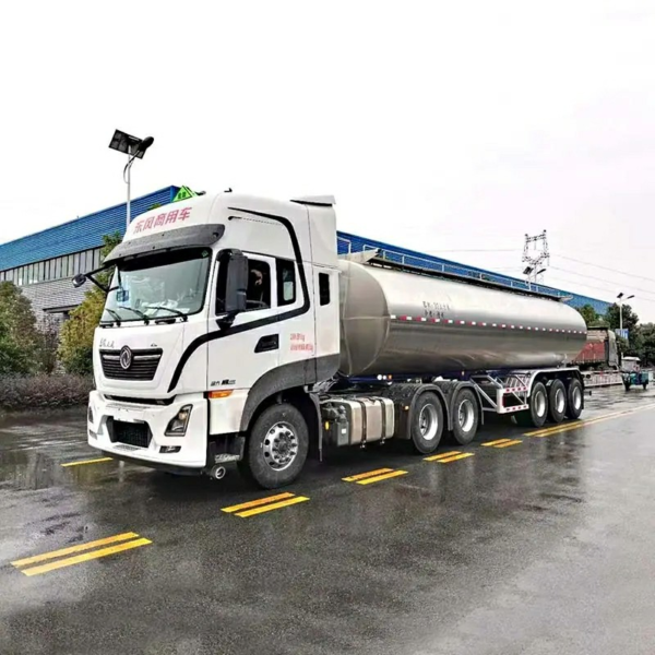 Dongfeng Tractor with 3 Axle 33m3 Milk Transport Tank Semi-Trailer for Sale