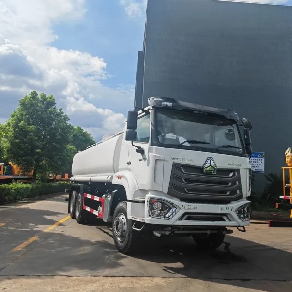 Factory Price HOWO Water Sprayer Tanker Truck 6X4 20cbm Tank Sprinkler Bowser Watering Wagon Cart