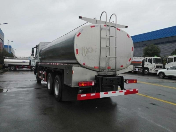 HOWO-6X4-Stainless-Steel-Milk-Tank-Truck20000-Liters-Tanker-Truck-for-Fresh-Milk-Transporting HOWO 6X4 Stainless Steel Milk Tank Truck20000 Liters Tanker Truck for Fresh Milk Transporting