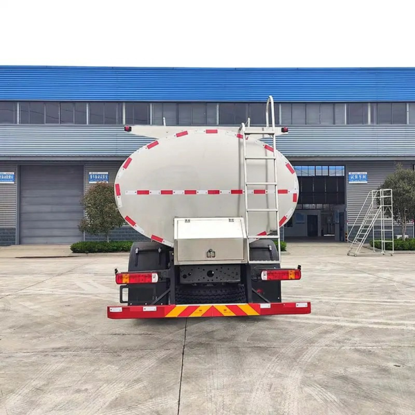HOWO Stainless Steel 4X2 Sainless Steel Milk Tank Transport Truck Fresh Milk Tanker
