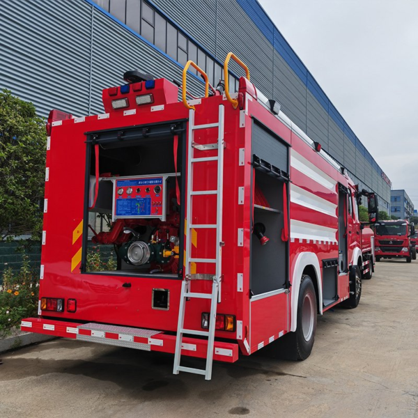 China Factory Price HOWO 4X2 8cbm Emergency Fire Rescue Engine Water Tank Fire Fighting Truck