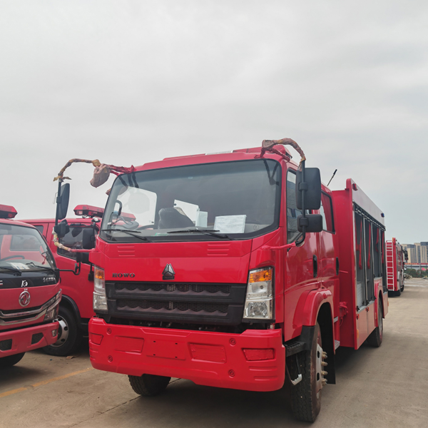 China Factory HOWO 5.5cbm Foam Tanker Fire Fighting Truck for Sale