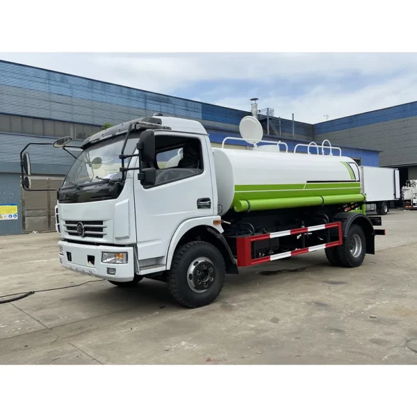 Factory Direct Sale Dongfeng 4X2 8000liters Water Tank Truck Garden Greening Sprinkler Truck