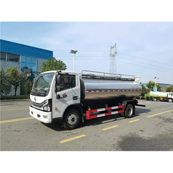 Factory Direct Sale Dongfeng 4X2 5cbm Fresh Milk Transportation Tank Truck