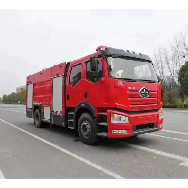 China Factory Price FAW 4X2 8 Cbm Fire Engine Fire Fighting Truck for Sale