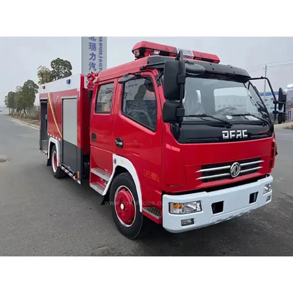 Factory Price Dongfeng DFAC Double Cab 5000 Liters 5 Cbm Fire Fighting Truck for Sale