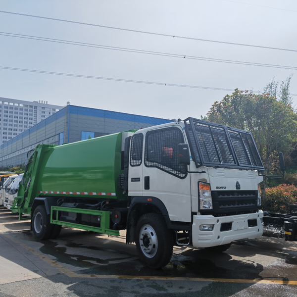 HOWO 7cbm Rhd Waste Refuse Collection Garbage Compactor Truck with Guard Cover