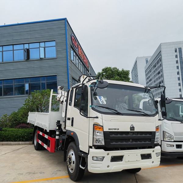 Factory Price HOWO 4X2 Small Truck with with Sq3.2zk2 3.2ton Folding Arm Crane