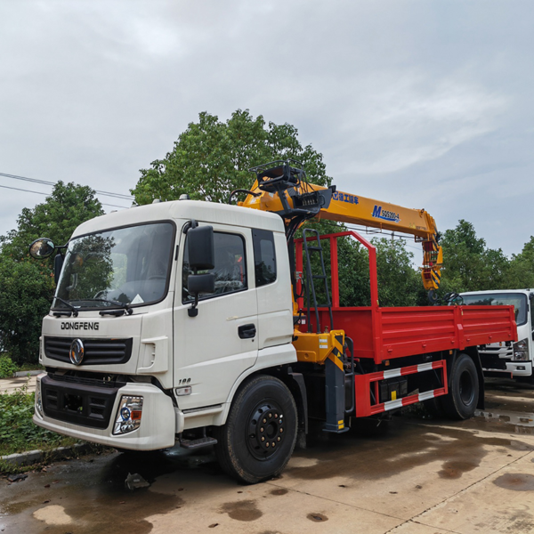 Dongfeng Truck Mounted Crane Manufacturer 4X2 Small 8ton Telescopic Crane Truck for Sale
