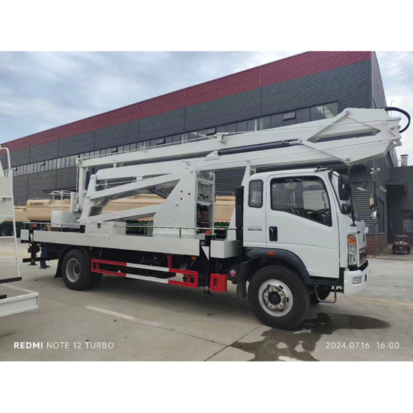 High Quality HOWO Folding Arm Aerial Working Platform Truck 4X2 Hydraulic Aerial Cage Truck