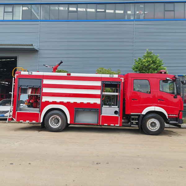 China Factory Price HOWO 4X2 8cbm Emergency Fire Rescue Engine Water Tank Fire Fighting Truck