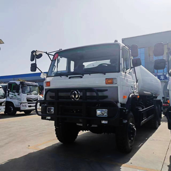 Factory Directly Supply Dongfeng 6X6 Water Sprinkler Truck Water Tank Truck Price