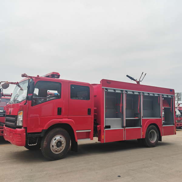 China Factory HOWO 5.5cbm Foam Tanker Fire Fighting Truck for Sale