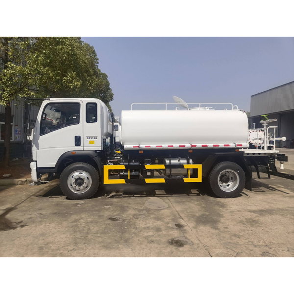 主图2 Hot Selling HOWO Water Spray Truck Diesel Water Supply Truck Small 5cbm Green Spraying Vehicle