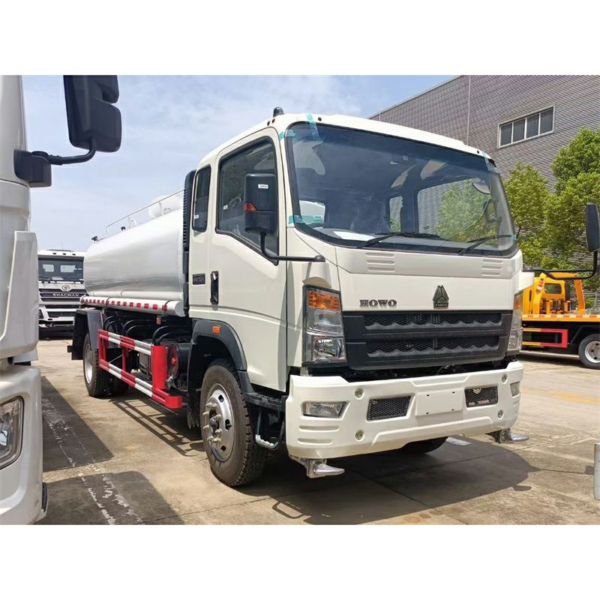主图2 Sinotruk HOWO 4X2 Water Sprayer Truck 6m3 7m3 8m3 Water Tank Sprinkler Truck for Sale