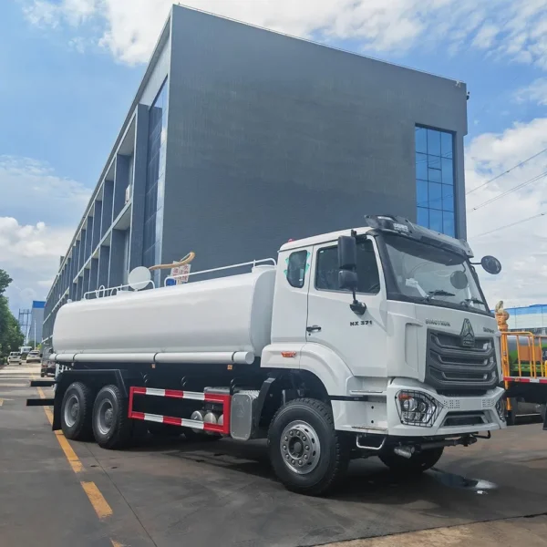 Factory Price HOWO Water Sprayer Tanker Truck 6X4 20cbm Tank Sprinkler Bowser Watering Wagon Cart
