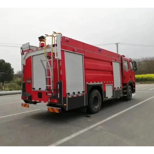China Factory Price FAW 4X2 8 Cbm Fire Engine Fire Fighting Truck for Sale