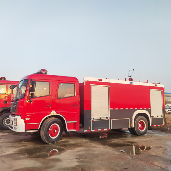 Factory Price Dongfeng 4X2 8cbm Fire Truck Fire Fighting Truck Fire Rescue Truck for Sale
