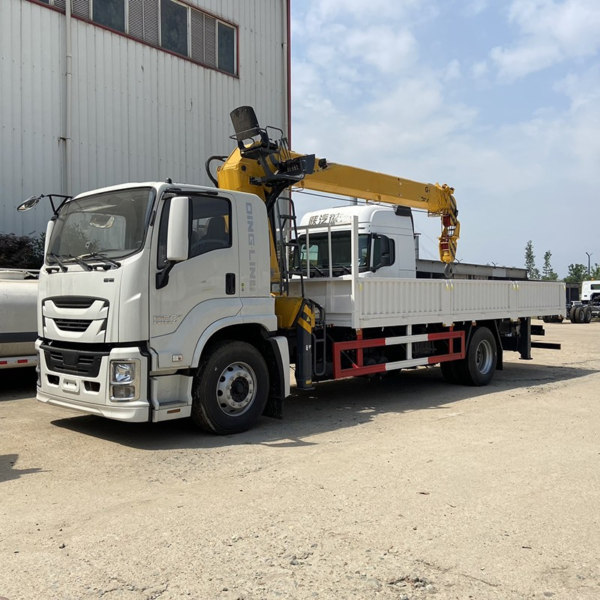 New Isuzu Giga Lorry Crane Truck Small 8 Tons Truck Mounted Crane for Sale