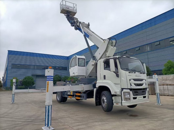 Factory Price 1suzu Giga 45m Aerial Work Platform Truck Hydraulic Telescopic Straight Boom Lift Truck
