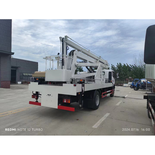 High Quality HOWO Folding Arm Aerial Working Platform Truck 4X2 Hydraulic Aerial Cage Truck