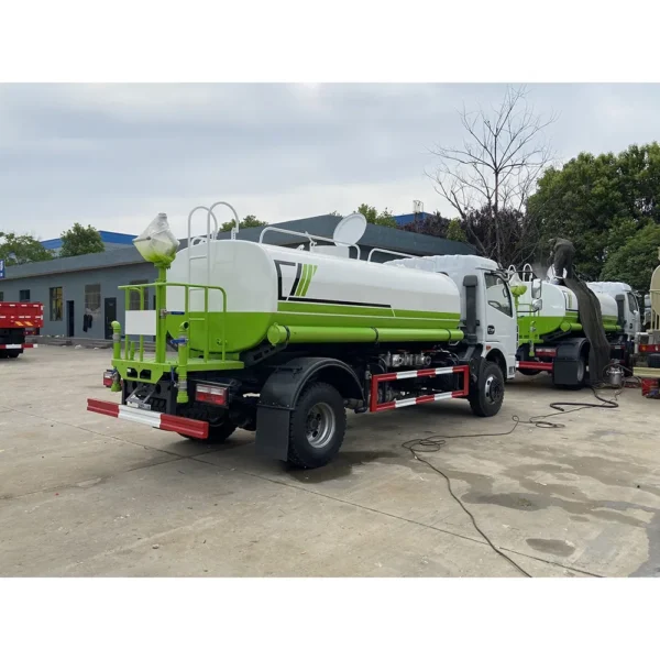Factory Direct Sale Dongfeng 4X2 8000liters Water Tank Truck Garden Greening Sprinkler Truck