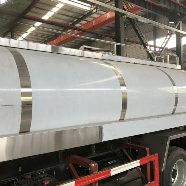Dongfeng 4X2 Stainless Steel Tank Fresh Milk Tanker Truck 5000liters Small Milk Transport Tank Truck