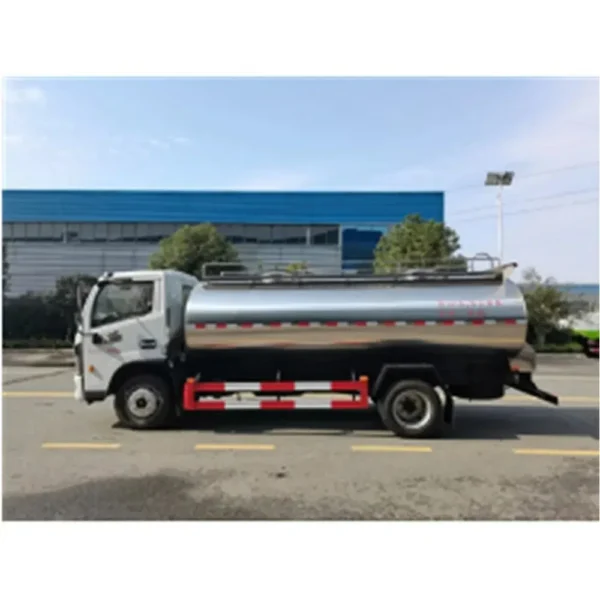Factory Direct Sale Dongfeng 4X2 5cbm Fresh Milk Transportation Tank Truck