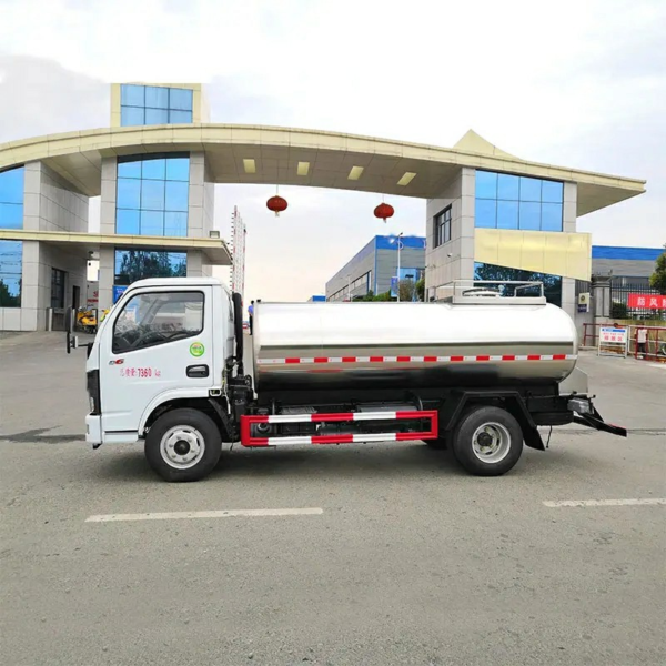 Dongfeng Fresh Milk Tanker Truck Farm Bulk Milk Liquid Delivery Tank Truck for Sale