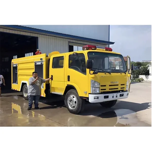 Isuzu Elf 3m3 Water and 1m3 Foam Fire Engine Fire Fighting Truck for Sale