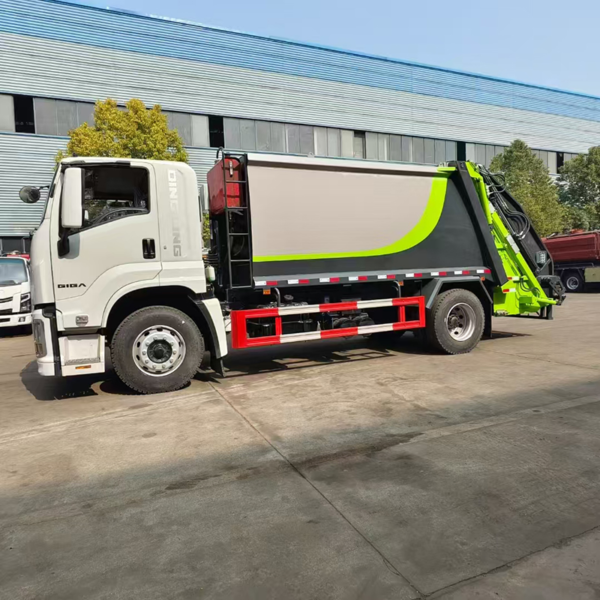 Isuzu Giga 15cbm Trash Garbage Compactor Truck Rear Loaders Safety Operation