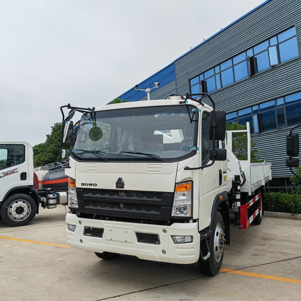 Factory Price HOWO 4X2 Small Truck with with Sq3.2zk2 3.2ton Folding Arm Crane