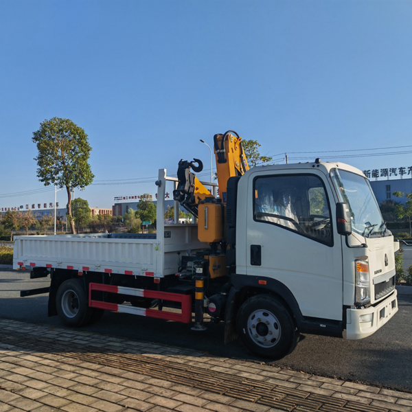 主图4 Factory Price HOWO 2t 3t 5t 6t Small Knuckle Boom Crane Truck Cargo Crane Truck for Sale
