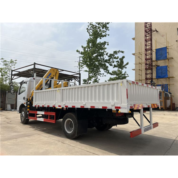 Factory Price DFAC 4X2 Small Boom Crane Mounted Truck for Sale