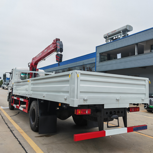 Factory Price Dongfeng Crane Trucks 4X2 8ton Truck Mounted Truck for Sale