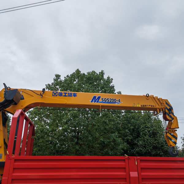 Dongfeng Truck Mounted Crane Manufacturer 4X2 Small 8ton Telescopic Crane Truck for Sale