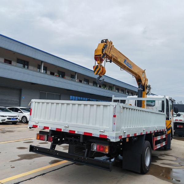 1suzu Kv100 Small 5ton 6.3ton Crane Truck Light Truck with Crane for Sale