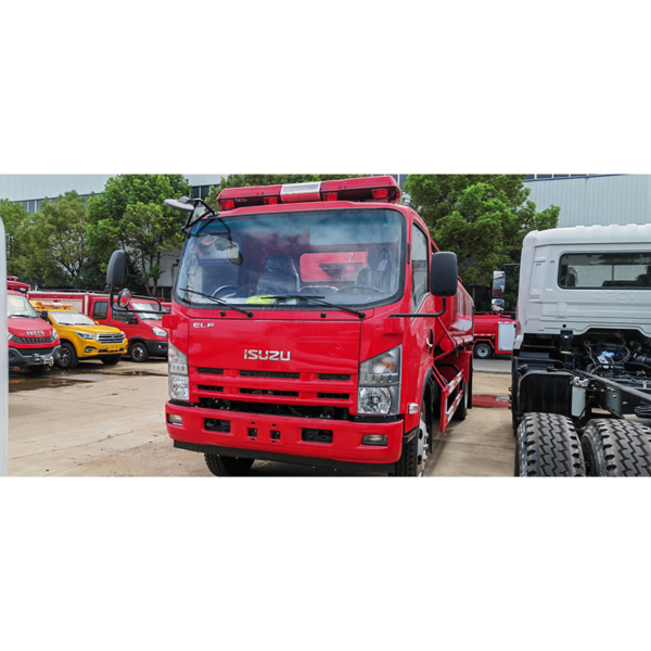 Factory Price 1suzu Small 4000L Water Tanker Fire Sprinkler Truck for Sale