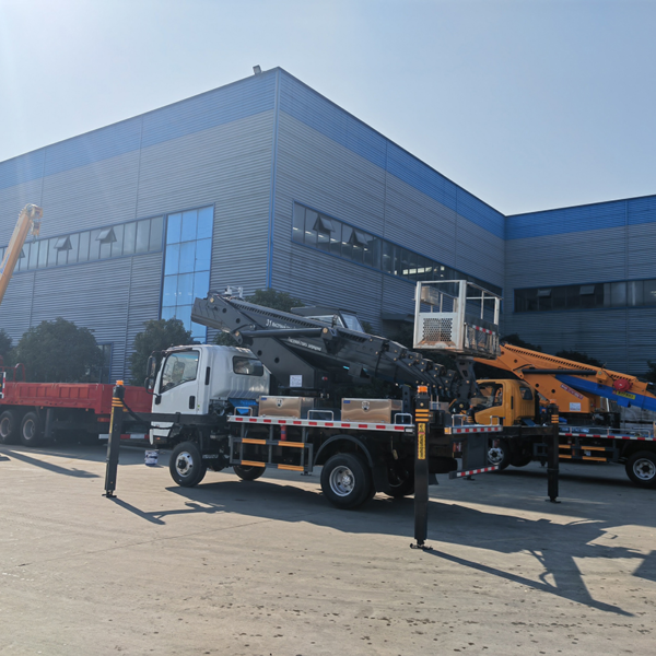 1suzu Kv100 31m Straight Arm Aerial Platform Vehicle High Altitude Operation Truck Aerial Work Truck with Basket