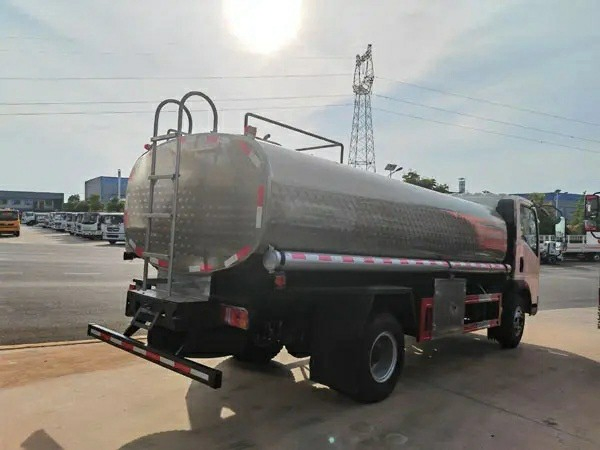 主图4 Sinotruck HOWO SS304 8cbm Fresh Water Transport Trucks for Sale