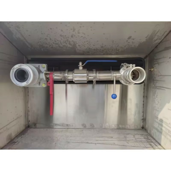 Dongfeng Small Stainless Steel Drinking Water Truck 5000L Fresh Milk Tanker Truck Price