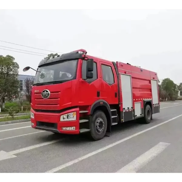 China Factory Price FAW 4X2 8 Cbm Fire Engine Fire Fighting Truck for Sale