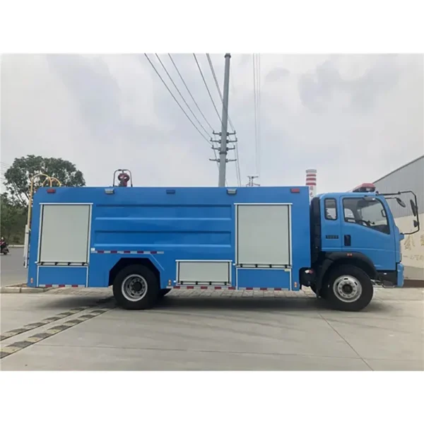 Sinotruck HOWO Small 3000liters to 4000liters Water Tanker Fire Truck for Sale