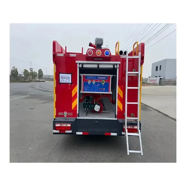 Factory Price Dongfeng DFAC Double Cab 5000 Liters 5 Cbm Fire Fighting Truck for Sale