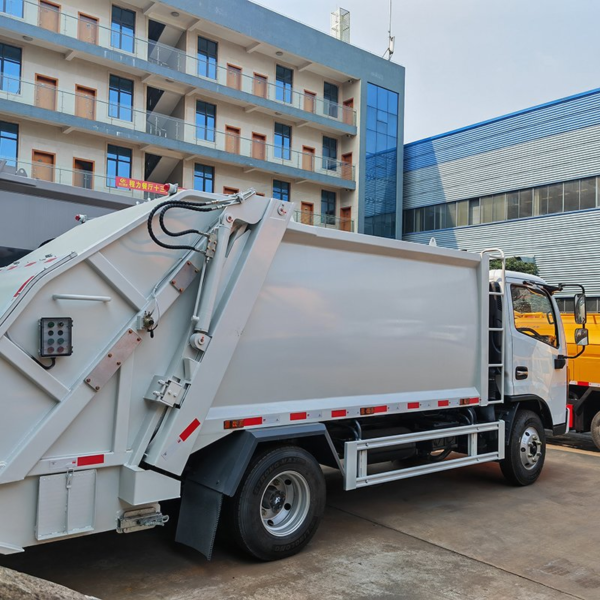 Dongfeng Garbage Recycling Energy Efficiency Compressed Refuse Compactor Truck