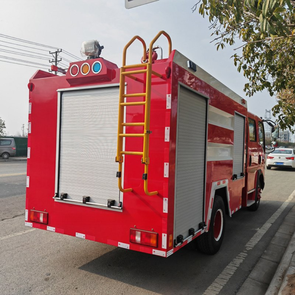 Sinotruk HOWO 4X2 3500liters Fire Fighting Truck Emergency Fire Engine for Sale