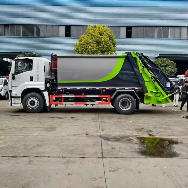 Isuzu Giga 15cbm Trash Garbage Compactor Truck Rear Loaders Safety Operation