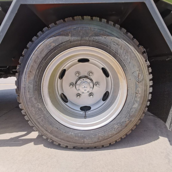 Factory Direct Sale1suzu 4X2 10cbm Garbage Compactor Truck Price Garbage Compression Vehicle