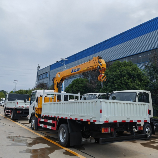 1suzu Kv100 Small 5ton 6.3ton Crane Truck Light Truck with Crane for Sale